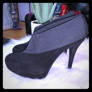 Stuart Weitzman Greatneck suede black Heels sz 6